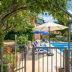 Villa Margerita With Private Pool, Yard And Parking Kastelir