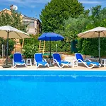 Margerita With Private Pool, Yard And Parking *