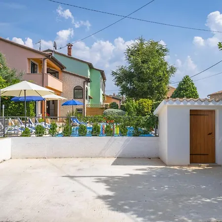 Margerita With Private Pool, Yard And Parking 别墅