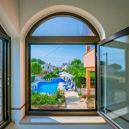 Villa Margerita With Private Pool, Yard And Parking