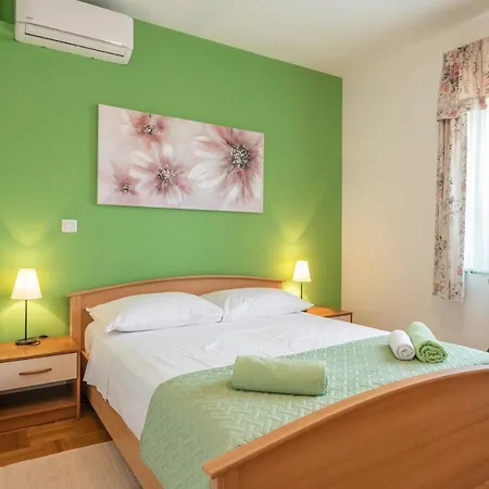 Margerita With Private Pool, Yard And Parking *