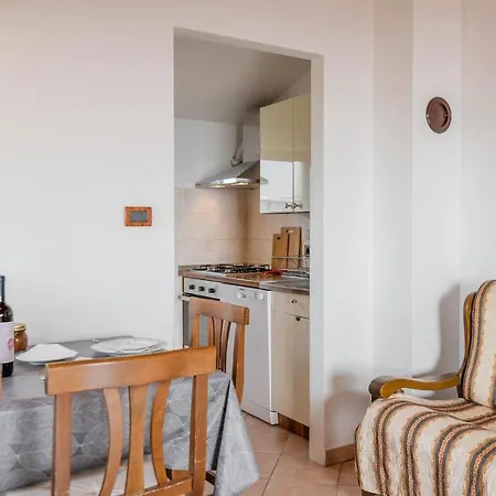 Margerita With Private Pool, Yard And Parking