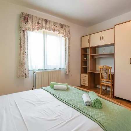 Margerita With Private Pool, Yard And Parking *