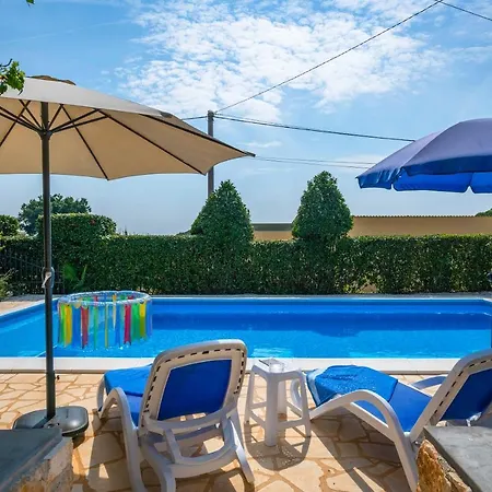 别墅 Margerita With Private Pool, Yard And Parking *