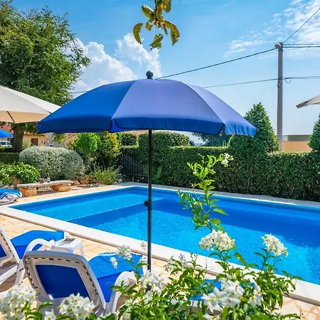 别墅 Margerita With Private Pool, Yard And Parking *