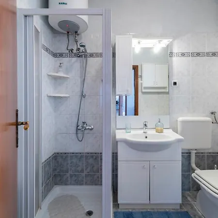 Margerita With Private Pool, Yard And Parking Kastelir