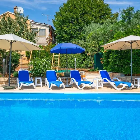 Margerita With Private Pool, Yard And Parking *
