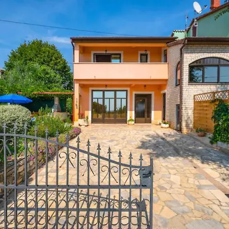 别墅 Margerita With Private Pool, Yard And Parking Kaštelir