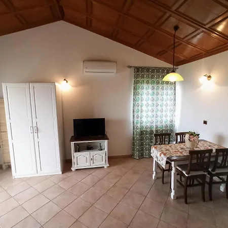 Villa Margerita With Private Pool, Yard And Parking *